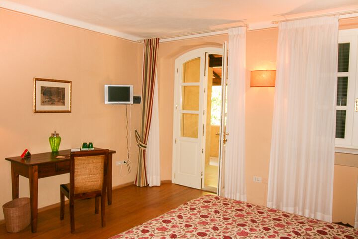Doppelzimmer Classic Marrone im Toskana Edel-Hotel Relais Fonte Fossoli mit Pool am Meer