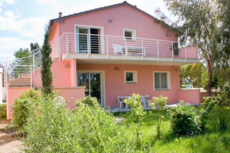 Ferienwohnung Nr. 3 im EG Agriturismo Vicino al Mare mit Pool am Meer