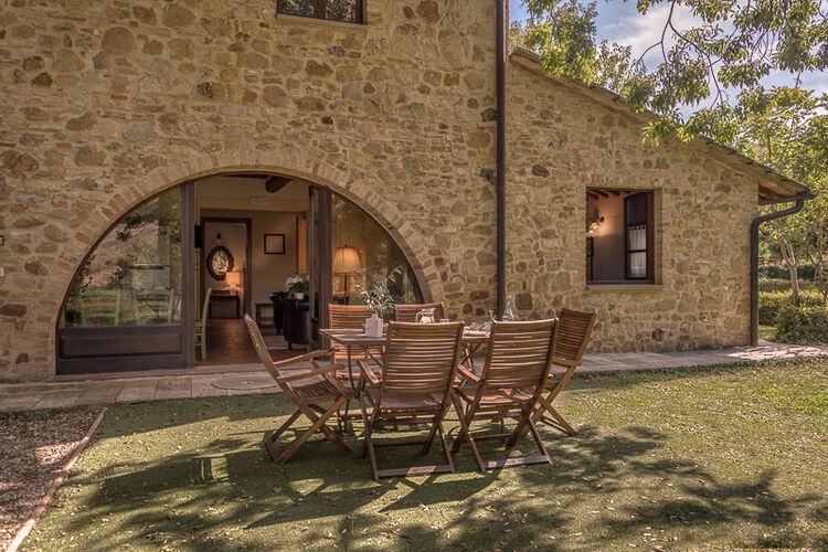 Toskana Ferienwohnung Cortona mit Pool in La Campagna, Familie mit Hund