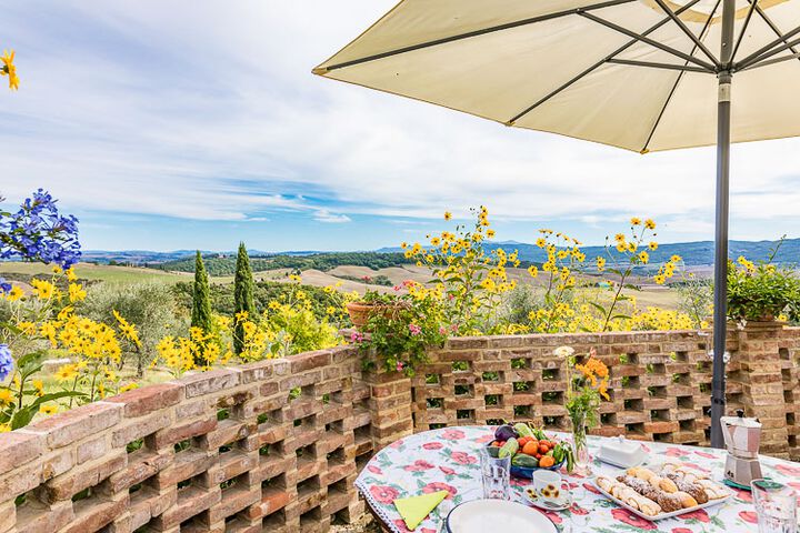 Ferienwohnung Mandarina Toskana Agriturismo mit Pool und Panoramablick bei Siena Aussicht 1