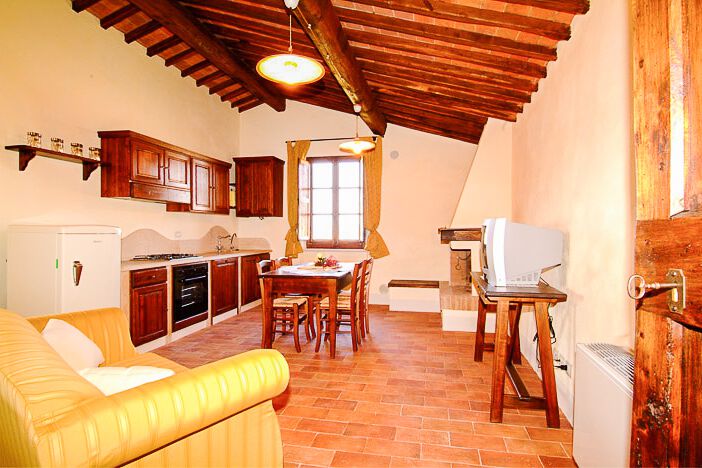 Toskana Ferienwohnung Arrotino Agriturismo Borgo Bacco überdachte Terrasse und Pool