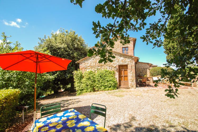 Toskana Ferienwohnung Roseto mit Terrasse und Pool bei Siena