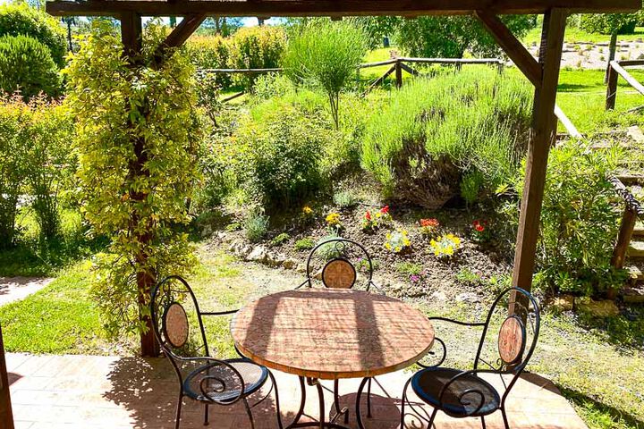 Toskana Agriturismo Ferienwohnung Papavero mit Pool und Panoramablick Terrasse