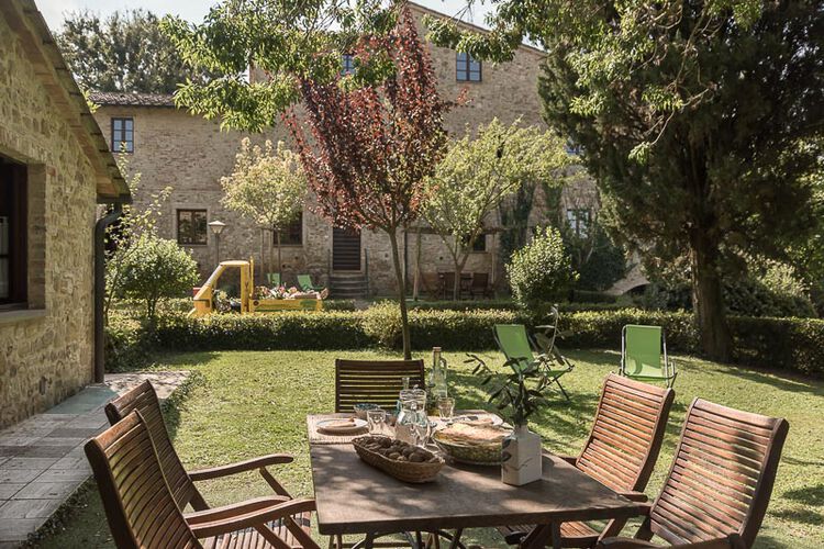 Toskana Ferienwohnung Cortona mit Pool in La Campagna, Familie mit Hund
