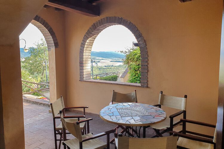 Toskana Ferienwohnung Nr. 18 im Borgo del Monte, für einen Familien-Urlaub, Pool mit Ausblick