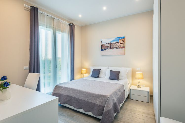 Villa Riunione für 13 Personen in der Toskana zwischen Florenz und Lucca mit Outdoor- und Indoor Pool