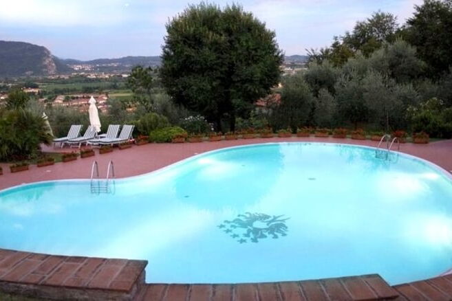 Doppelzimmer Deluxe mit Seeblick im Hotel Relais Mirabella