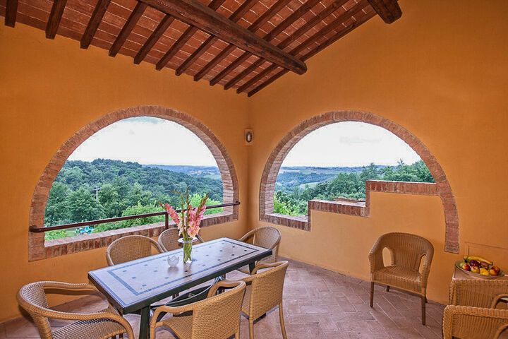 Ferienwohnung Dante Residence im Weingut San Lorenzo Toskana mit Pool, Panoramadachterrasse