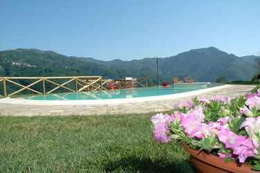 Villa Panoramica Ferienhaus: zwei Toskana Ferienwohnungen mit Pool bei Lucca