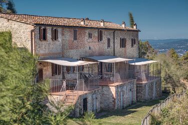 Agriturismo Di Sereto Weingut mit Pool im Chianti; Frühstück, Restaurant und Reitschule