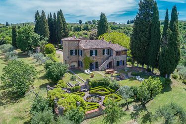 La Tradizione Toskana Ferienwohnungen und Ferienhaus im Chianti bei Siena mit Pool Luftaufnahme 5