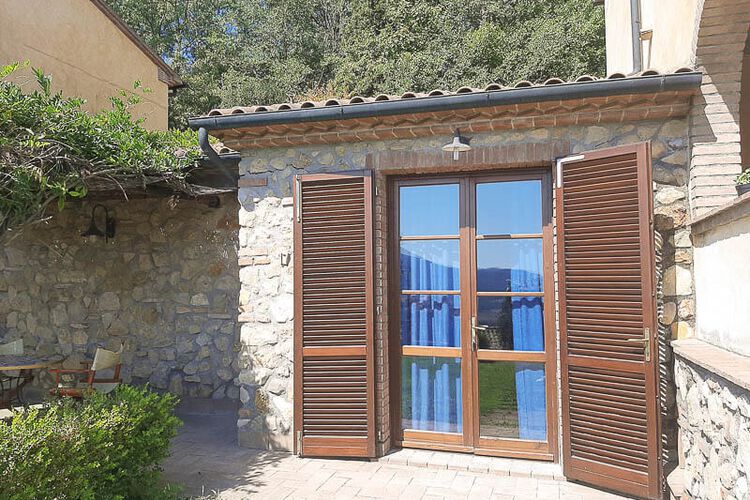 Toskana Ferienwohnung Nr. 17 im Borgo del Monte, Pool mit Ausblick und eigene Terrasse