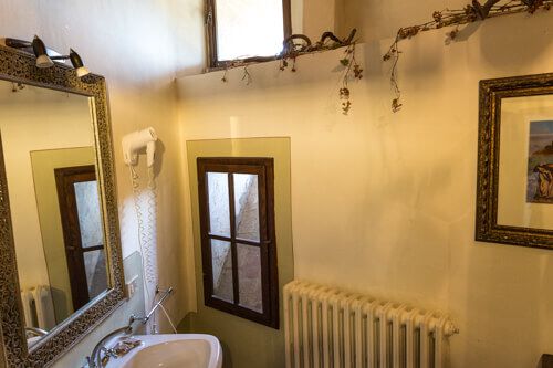 Doppelzimmer Classic Funaio Toskana Weingut La Vite im Chianti mit großem Pool und Restaurant