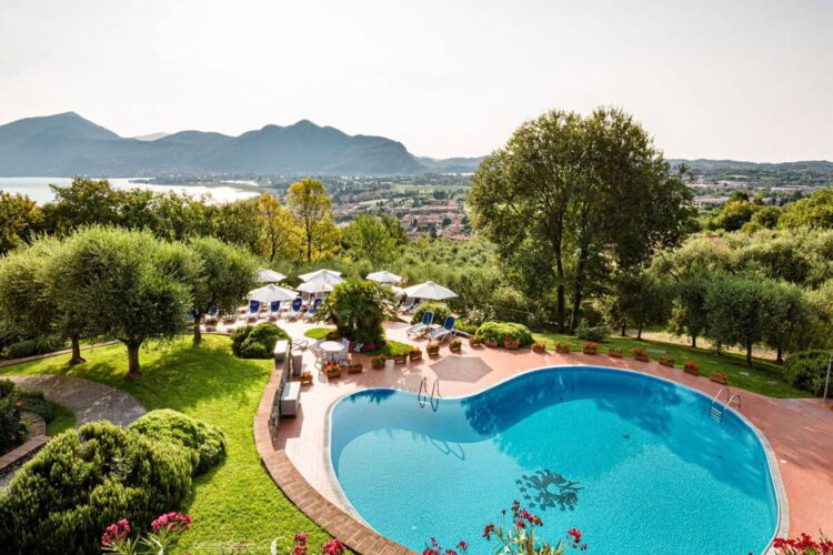 Doppelzimmer Classic mit Blick in Innenhof im Hotel Relais Mirabella