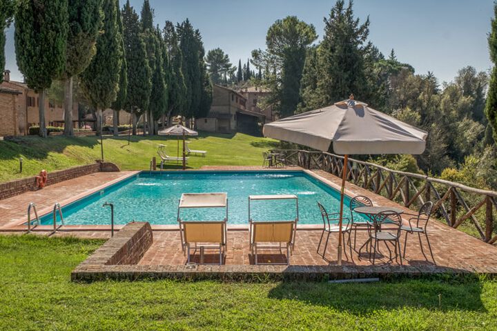 Campana Toskana Agriturismo mit Ferienwohnungen mit Pool und Tennis bei Siena Pool 3
