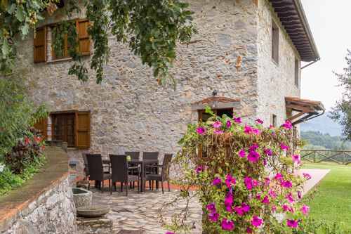 Ferienwohnung Zelinta in der Villa Panoramica mit Pool bei Lucca