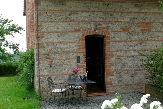 Ferienwohnung Ginestra Toskana Weingut Poderenuovo mit Pool und Frühstück
