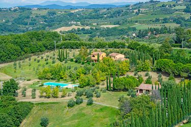 Residence San Lorenzo Toskana Weingut mit Ferienwohnungen und Pool