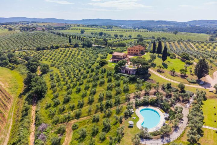 Toskana Ferienwohnungen Agriturismo Valpiana in der Maremma am Meer mit Pool und Frühstück von oben 2