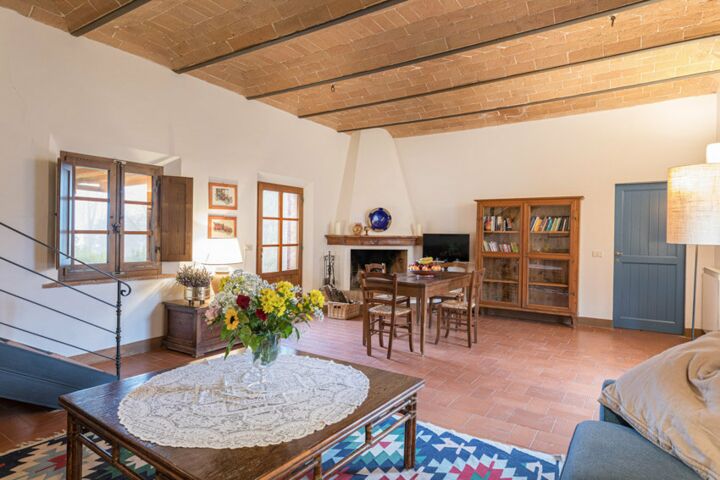 Ferienwohnung Torre Toskana Weingut Campana Agriturismo mit Pool bei Siena Wohnbereich