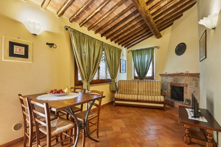Ferienwohnung Smeraldo im Agriturismo Lucullo mit Restaurant und Pool Essbereich