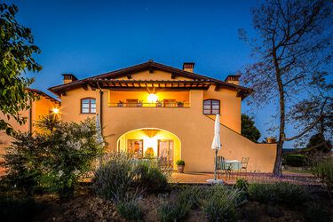 Agriturismo Casentino Toskana Weingut mit Ferienwohnungen für Familien bei Florenz mit Pool