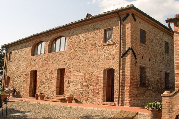 Toskana Agriturismo Il Massimo San Gimignano Pool kinderfreundlich Ferienwohnung Girasole Terrasse