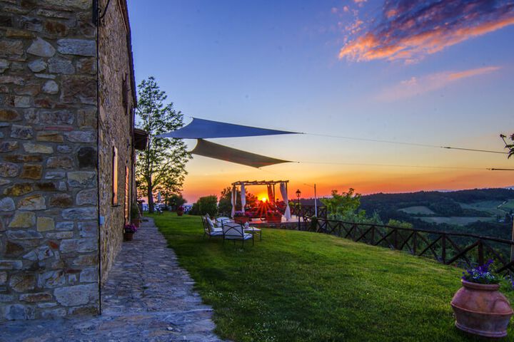 Toskana Weingut Sasso Storico im Chianti mit Pool und Panoramablick Ferienwohnung Scaletta Garten 1