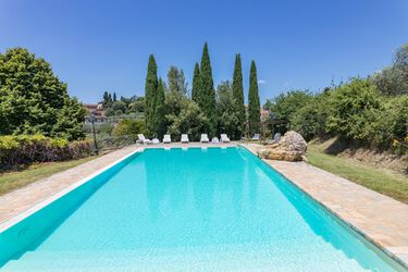 Casale Presciano Toskana Agriturismo,  Ferienwohnungen im Chianti Weingut mit Pool