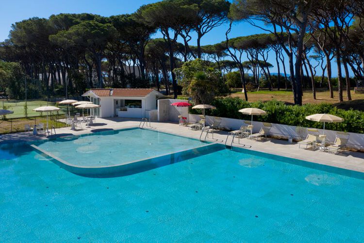 Doppelzimmer Komfort mit seitlichem Meerblick im Toskana Luxus-Hotel Relais Pineta mit Pool am Meer
