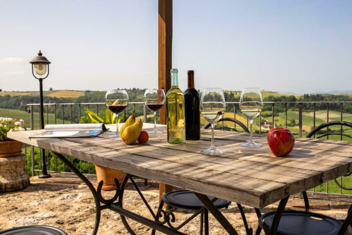 Agriturismo Lucullo mit Pool Ferienwohnung Rubino Terrasse