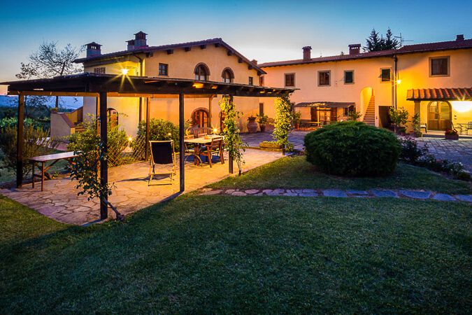 Ferienwohnung Frantoio Toskana Weingut Agriturismo Casentino mit Pool bei Florenz Abendstimmung