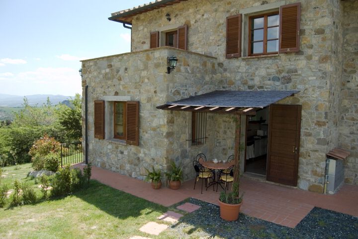Ferienwohnung Ginepro Agriturismo Toskana mit Panoramablick und Pool Terrasse 2