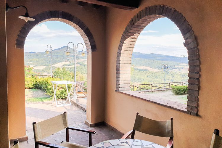 Toskana Ferienwohnung Nr. 18 im Borgo del Monte, für einen Familien-Urlaub, Pool mit Ausblick