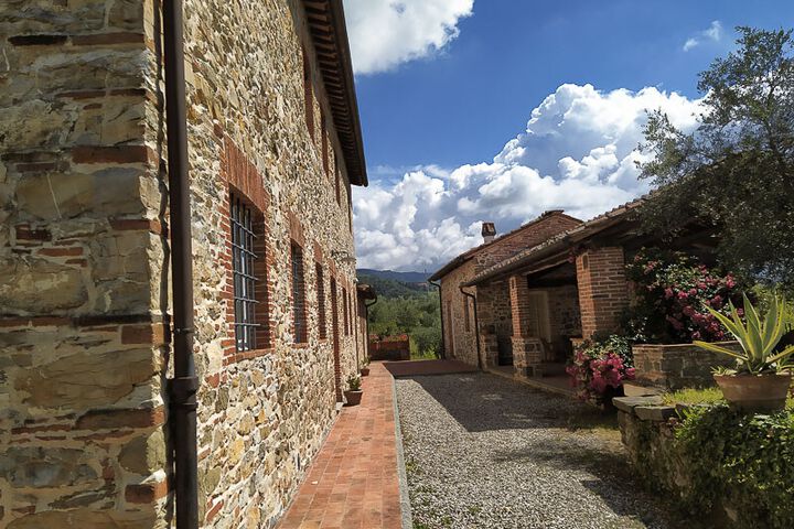 Toskana Ferienhaus Agriturismo Mammoli Weingut mit Pool bei Lucca außen 2