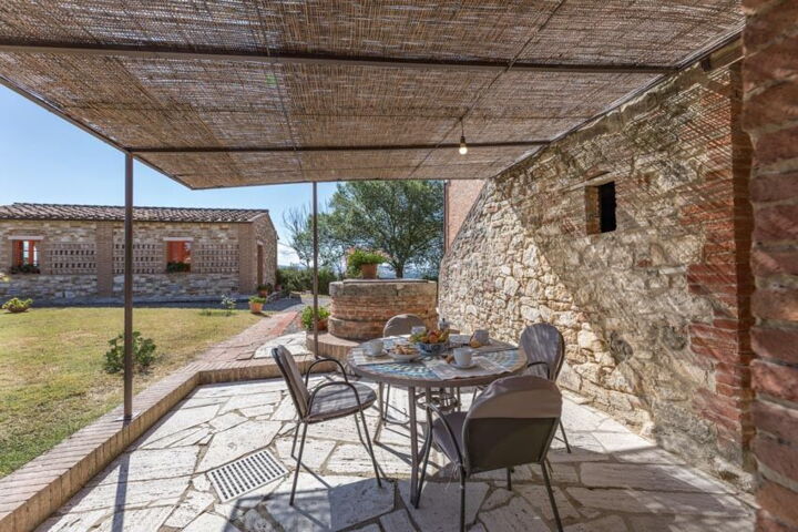 Agriturismo Aquila in der Toskana mit Pool Ferienwohnung Primula Terrasse