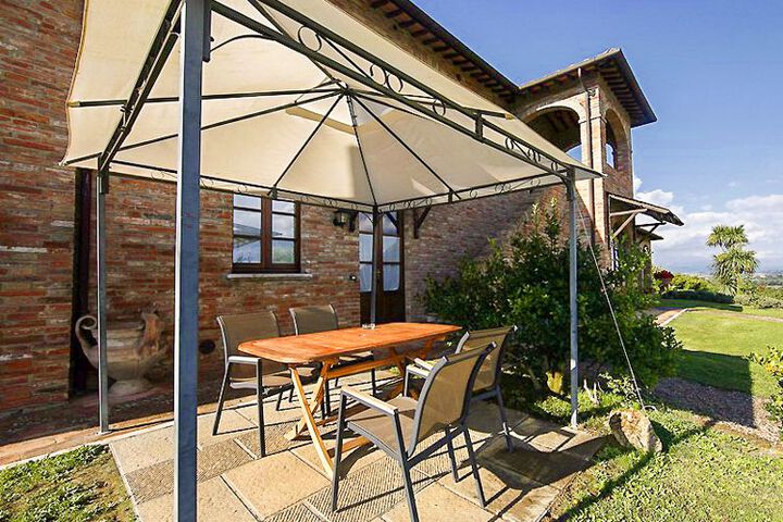 Toskana Ferienwohnung Nobile im Weingut Azienda Sanguineti mit Pool für 2 Personen mit Hund