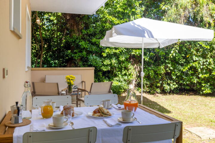 Toskana Agriturismo am Meer mit Pool Ferienwohnung Nr. 3 Terrassentisch