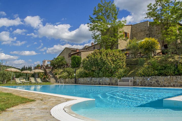 Toskana Weingut mit traditionellen Ferienwohnungen im Chianti mit Pool und Panoramablick Pool 1