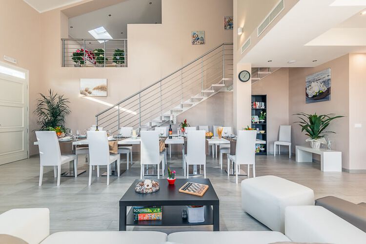 Villa Riunione für 13 Personen in der Toskana zwischen Florenz und Lucca mit Outdoor- und Indoor Pool