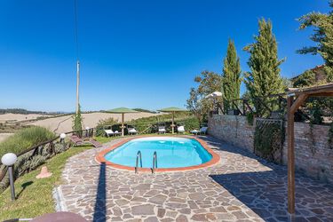Podere Senesi Toskana Agriturismo Ferienwohnungen bei Siena mit Pool