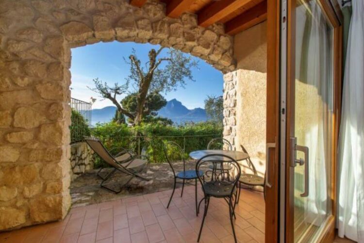 Ferienwohnung Bilocale mit Seeblick im Landgut Ca' del Lago mit Pool
