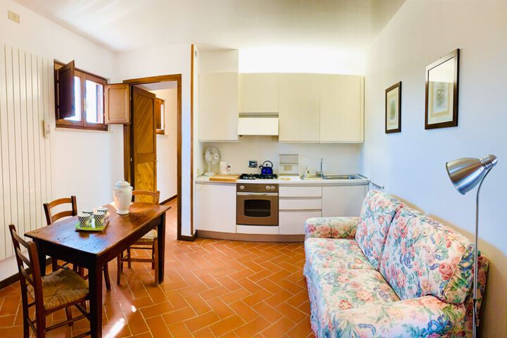 Toskana Ferienwohnung Trilocale Nr. 210 Agriturismo Valpiana in der Maremma am Meer mit Pool und Frühstück Küche