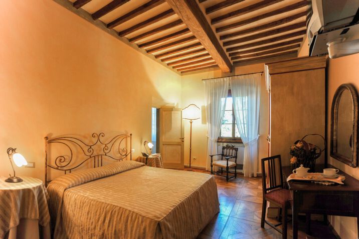 Doppelzimmer Standard Nr. 1, im Toskana Weingut Tenuta Sticciano, Paar-Urlaub mit Pool im Chianti