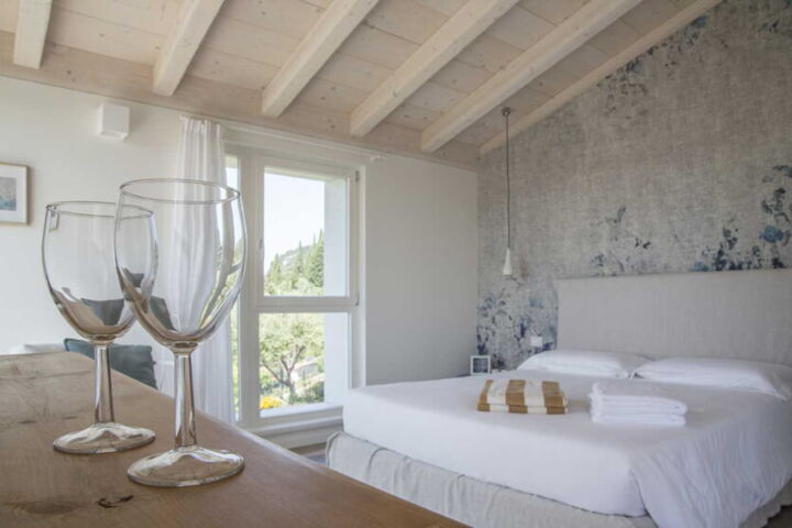 Doppelzimmer La Blu im Gardasee B&B Hotel Casa Felice Gläser