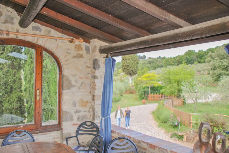 Ferienwohnung Lisa Toskana Agriturismo Artigiani Weingut für Familien Urlaub mit Pool