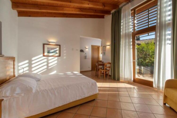 Ferienwohnung Monolocale mit Seeblick im Landgut Ca' del Lago mit Pool