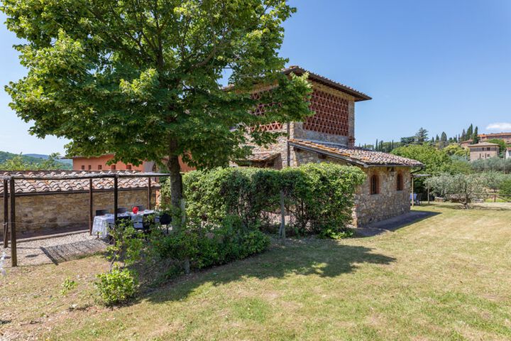 Ferienwohnung Focolare Casale Presciano Toskana Weingut mit Pool im Chianti Garten 2