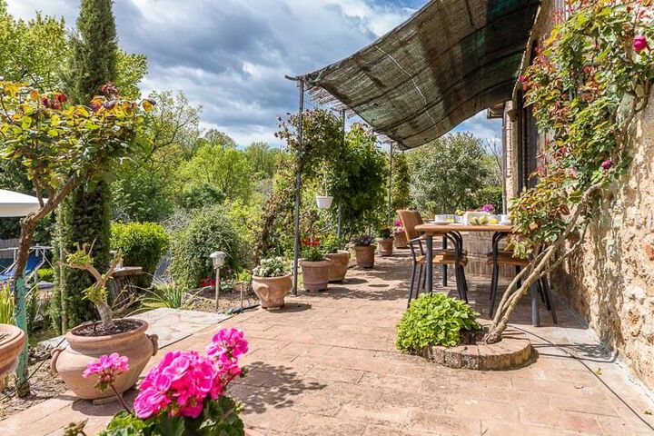 Toskana Ferienhaus San Giusto mit Terrasse, Pool und Garten bei Siena Terrassenplatz 2