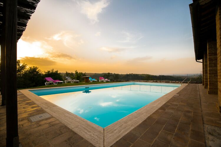 Toskana Ferienwohnung Zaffiro im Agriturismo Lucullo, mit Pool und Restaurant